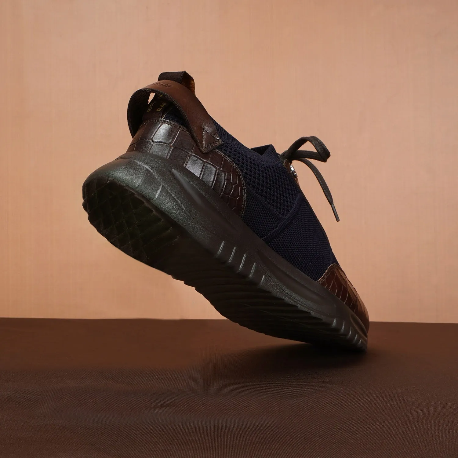 Light Weight Jogger in Contrasting Brown Leather & Blue Mesh